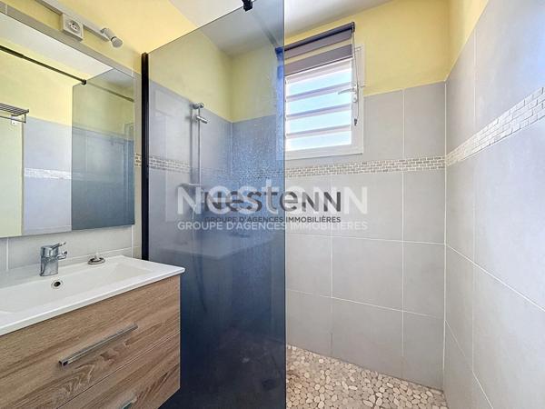 A VENDRE VILLA F4 AVEC PISCINE A BOIS-RADA SAINTE ROSE