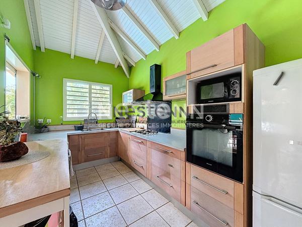 A VENDRE VILLA F4 AVEC PISCINE A BOIS-RADA SAINTE ROSE