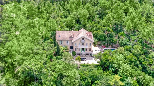 Marseille 9éme, Parc National des Calanques, Maison de Maître de 500 m² avec son parc de 2 Hectares , 11 studios