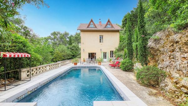 Marseille 9éme, Parc National des Calanques, Maison de Maître de 500 m² avec son parc de 2 Hectares , 11 studios