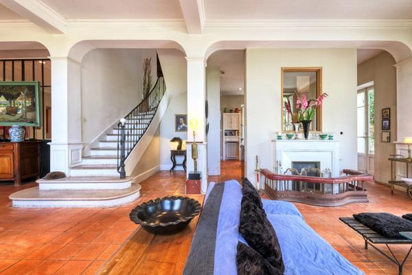 Marseille 9éme, Parc National des Calanques, Maison de Maître de 500 m² avec son parc de 2 Hectares , 11 studios