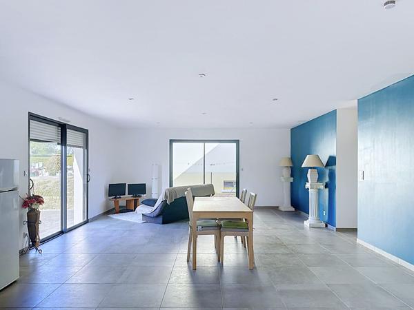Maison contemporaine 2021 - Plain-pied - DPE A - Centre de Vernoil-le-Fourrier
