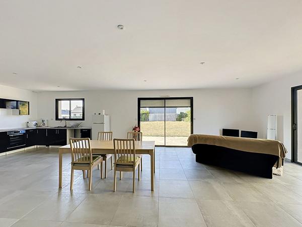 Maison contemporaine 2021 - Plain-pied - DPE A - Centre de Vernoil-le-Fourrier
