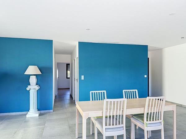Maison contemporaine 2021 - Plain-pied - DPE A - Centre de Vernoil-le-Fourrier