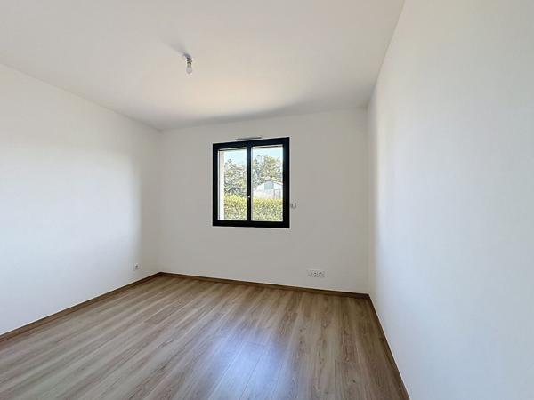 Maison contemporaine 2021 - Plain-pied - DPE A - Centre de Vernoil-le-Fourrier
