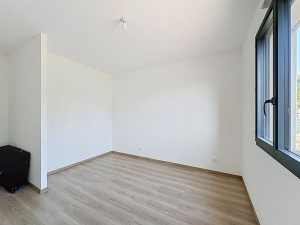 Maison contemporaine 2021 - Plain-pied - DPE A - Centre de Vernoil-le-Fourrier