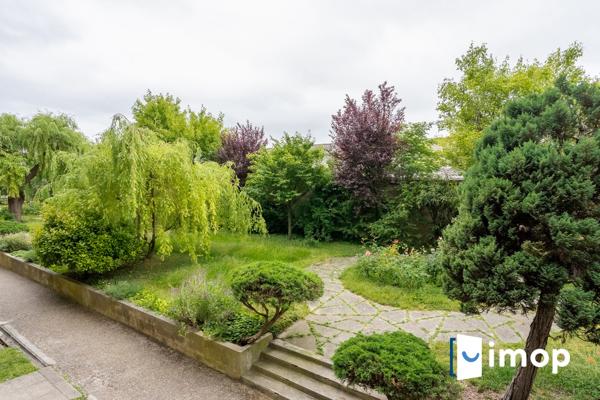 Métro Mairie des Lilas ligne 11 - T2 lumineux avec balcon sur jardin