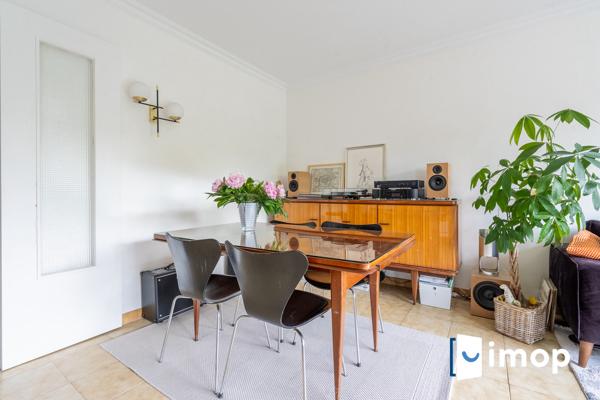 Métro Mairie des Lilas ligne 11 - T2 lumineux avec balcon sur jardin