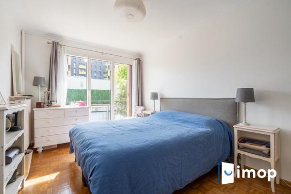 Métro Mairie des Lilas ligne 11 - T2 lumineux avec balcon sur jardin