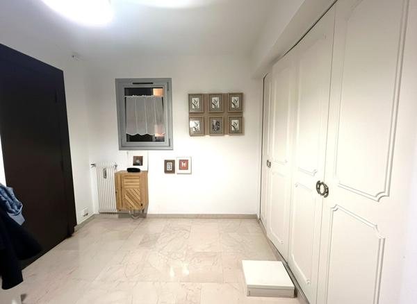 Cagnes Sur Mer 4P 96 M² 3 chambres Terrasse Parking A Rénover