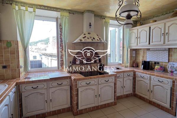 Alès hyper-centre — Duplex 5 chambres, terrasse 18 m², DPE C, charges 350 €/an