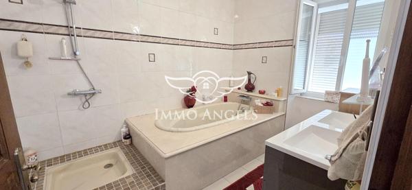 Alès hyper-centre — Duplex 5 chambres, terrasse 18 m², DPE C, charges 350 €/an