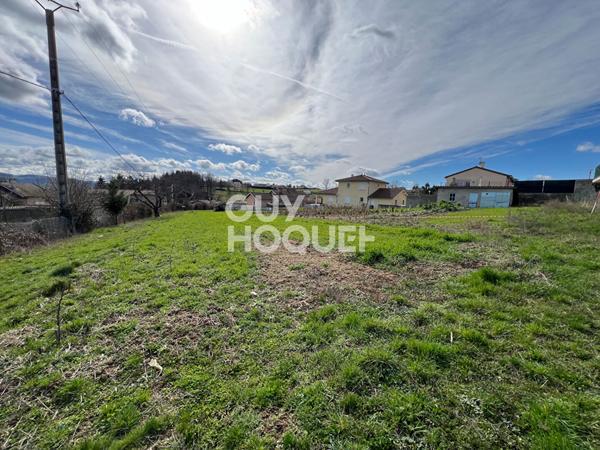 Terrain d'environ 2300 m² à Haute Rivoire