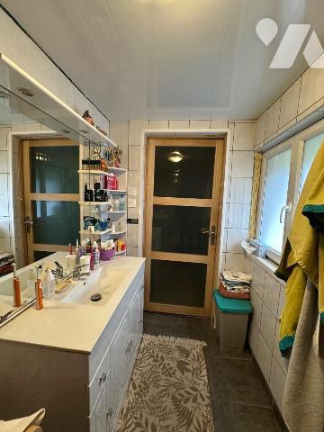 Augerans, maison de plain pied , terrain clos 14 ares , 2 chambres, 1 bureau