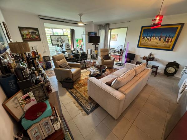 Coup de coeur pour ce splendide T2 de 81 M2 dont 52m2 habitable, à CAYENNE vue océan