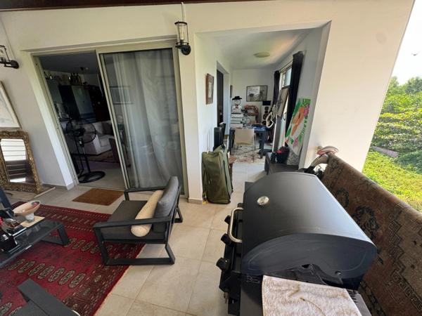 Coup de coeur pour ce splendide T2 de 81 M2 dont 52m2 habitable, à CAYENNE vue océan