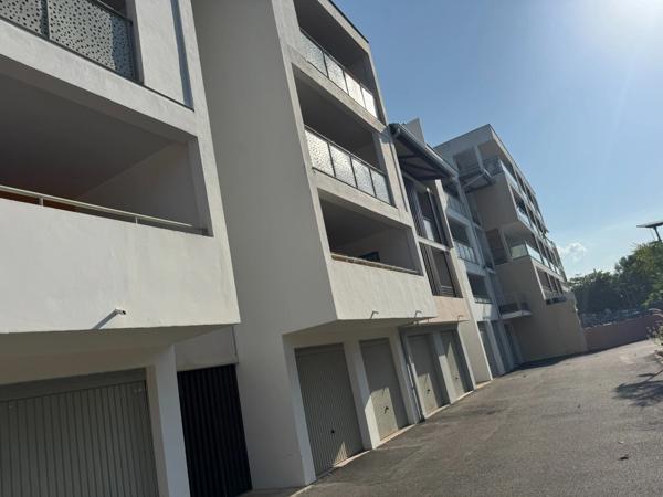 Coup de coeur pour ce splendide T2 de 81 M2 dont 52m2 habitable, à CAYENNE vue océan