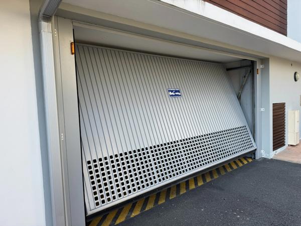 Coup de coeur pour ce splendide T2 de 81 M2 dont 52m2 habitable, à CAYENNE vue océan