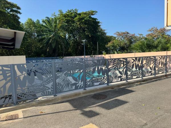 Coup de coeur pour ce splendide T2 de 81 M2 dont 52m2 habitable, à CAYENNE vue océan