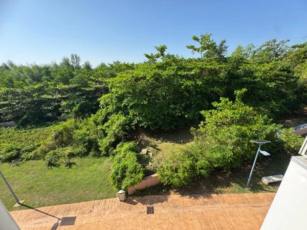 Coup de coeur pour ce splendide T2 de 81 M2 dont 52m2 habitable, à CAYENNE vue océan
