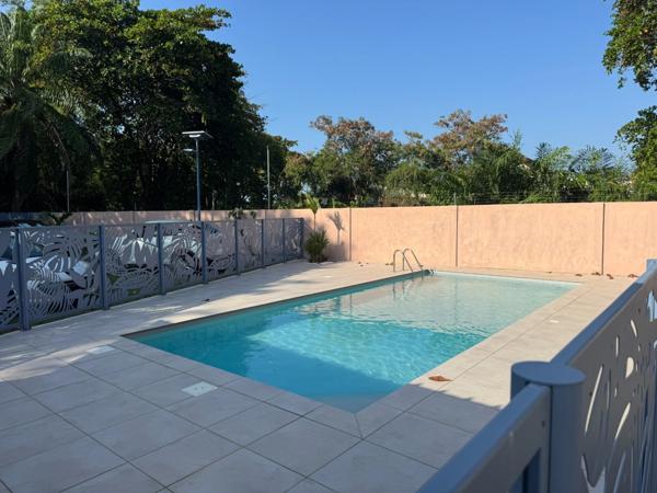 Coup de coeur pour ce splendide T2 de 81 M2 dont 52m2 habitable, à CAYENNE vue océan