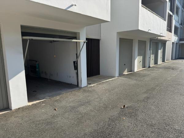 Coup de coeur pour ce splendide T2 de 81 M2 dont 52m2 habitable, à CAYENNE vue océan