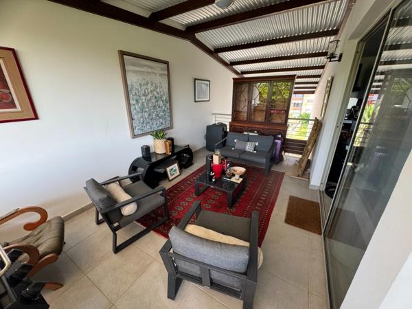 Coup de coeur pour ce splendide T2 de 81 M2 dont 52m2 habitable, à CAYENNE vue océan