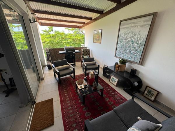 Coup de coeur pour ce splendide T2 de 81 M2 dont 52m2 habitable, à CAYENNE vue océan