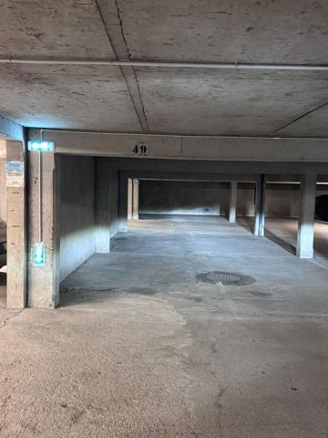Parking / box Combs La Ville