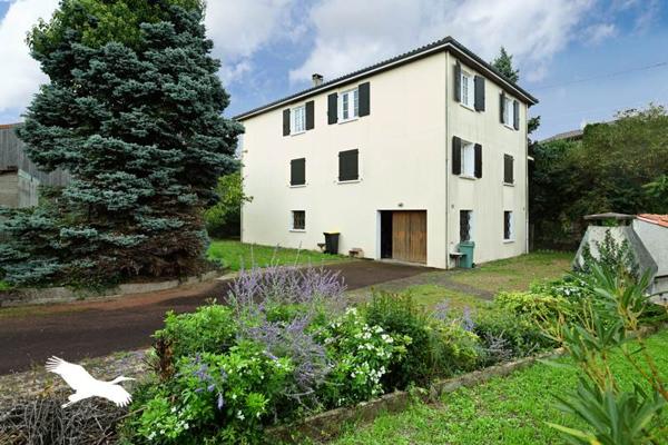 Maison à vendre |  Angoulême |  10 pièces | 200 m²