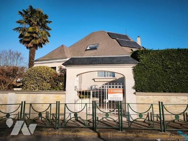 MAGNIFIQUE PAVILLON PIERRE DE TAILLE - COURTRY