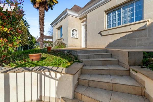 MAGNIFIQUE PAVILLON PIERRE DE TAILLE - COURTRY