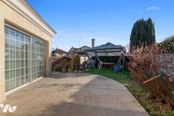 MAGNIFIQUE PAVILLON PIERRE DE TAILLE - COURTRY