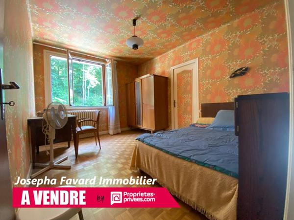 Maison  de 132 m²  4 chambres -  atelier 180 m²  + Jardin   TREIGNAC