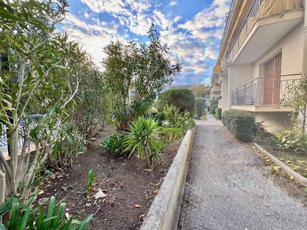 Saint-Raphaël-proche mairie annexe-Appartement 2 chambres 92m2