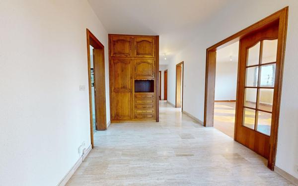 Maison à louer    6 pièces • 200 m2 Gueberschwihr