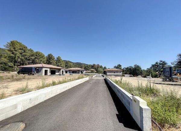 Maison à vendre    5 pièces •  Lecci