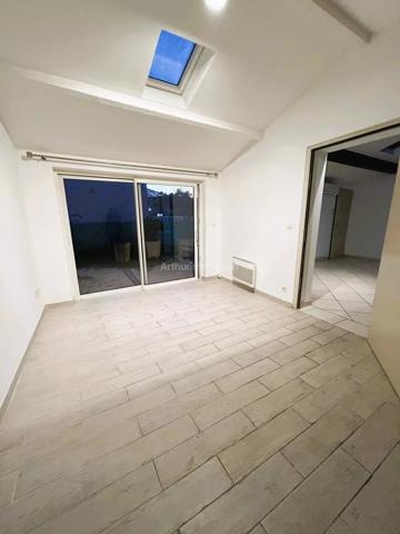 Location                                                      Appartement
                        
                     4 pièces                      69 m2                     à Aubagne