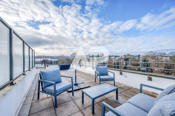 Appartement Rueil Malmaison 4 pièce(s) 90.72 m2 1 035 000 € **  - Référence  19535