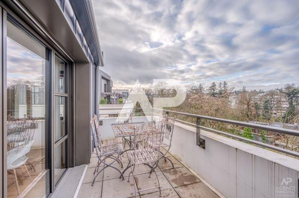 Appartement Rueil Malmaison 4 pièce(s) 90.72 m2 1 035 000 € **  - Référence  19535