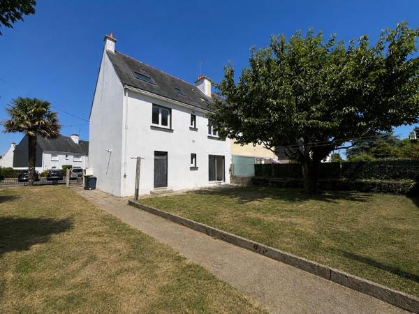 Quéven – La Familiale & Rénovée Maison de 1968 (140 m²) à Deux Pas Des Commerces