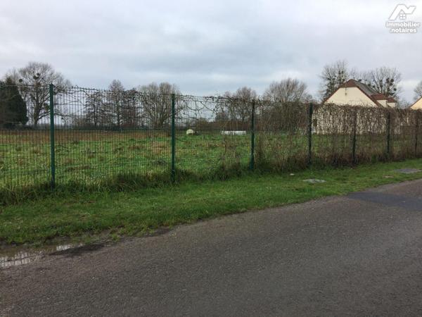 A vendre à CRECY SUR SERRE, terrain à bâtir sur parcelle d'une superficie totale de 4221m², dis...