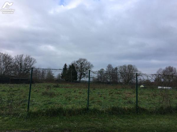 A vendre à CRECY SUR SERRE, terrain à bâtir sur parcelle d'une superficie totale de 4221m², dis...