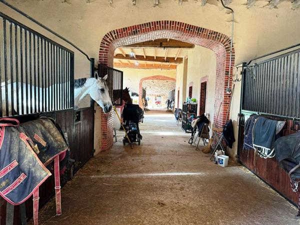 Corps de ferme Clos Fontaine 10 pièce(s) 200 m2