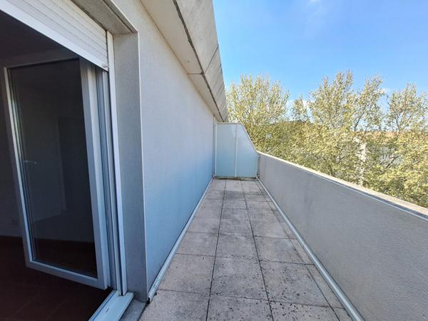 Appartement Avignon 3 pièce(s) 51.65 m2 balcon proche remparts aucun travaux à prévoir