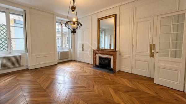 APPARTEMENT T5 A LOUER - LYON 6EME ARRONDISSEMENT - 182.42 m 2 - 2 320 € charges comprises par mois