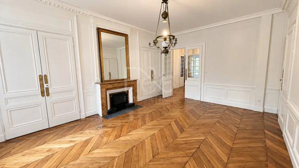 APPARTEMENT T5 A LOUER - LYON 6EME ARRONDISSEMENT - 182.42 m 2 - 2 320 € charges comprises par mois