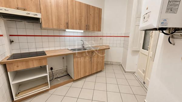 APPARTEMENT T5 A LOUER - LYON 6EME ARRONDISSEMENT - 182.42 m 2 - 2 320 € charges comprises par mois