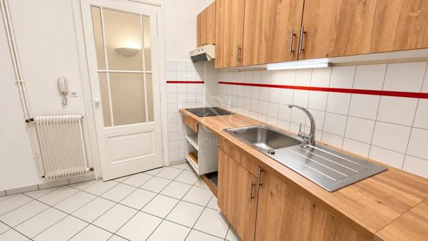 APPARTEMENT T5 A LOUER - LYON 6EME ARRONDISSEMENT - 182.42 m 2 - 2 320 € charges comprises par mois
