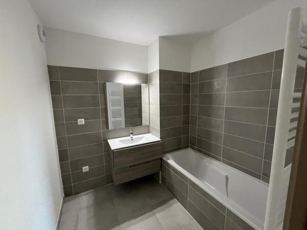 Appartement à louer 679 € CC Béziers 2 p 46 m² DPE